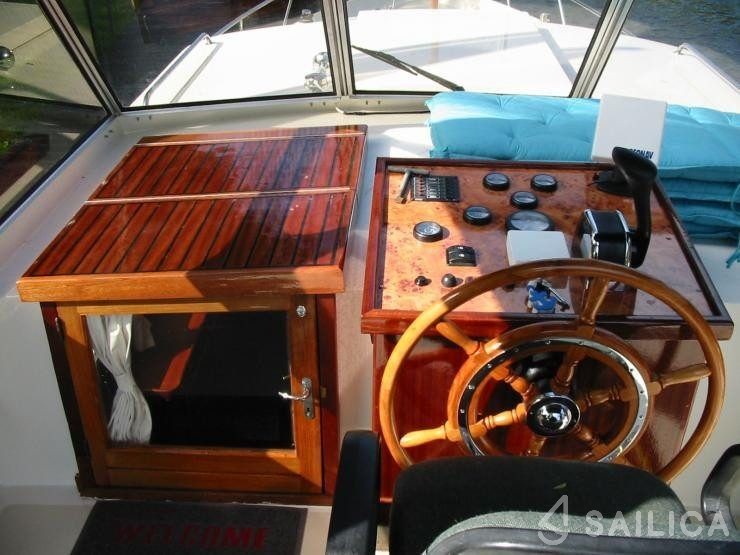 Valkkruiser Kruiser 1200 - Yacht Charter Sailica