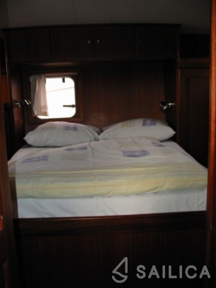 Valkkruiser Kruiser 1200 - Yacht Charter Sailica