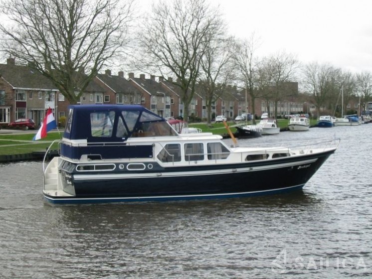 Valkkruiser Kruiser 1200 - Yacht Charter Sailica