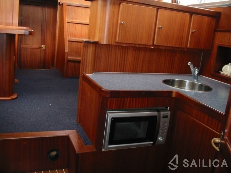 Valkkruiser Kruiser 1200 - Yacht Charter Sailica