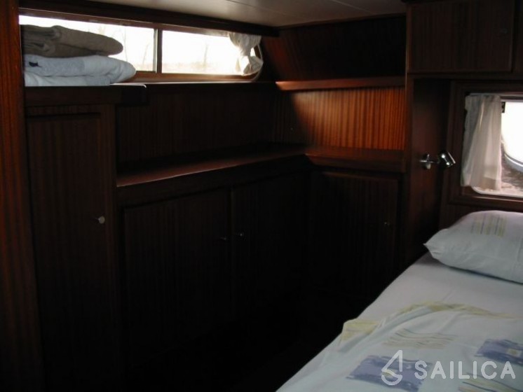 Valkkruiser Kruiser 1200 - Yacht Charter Sailica