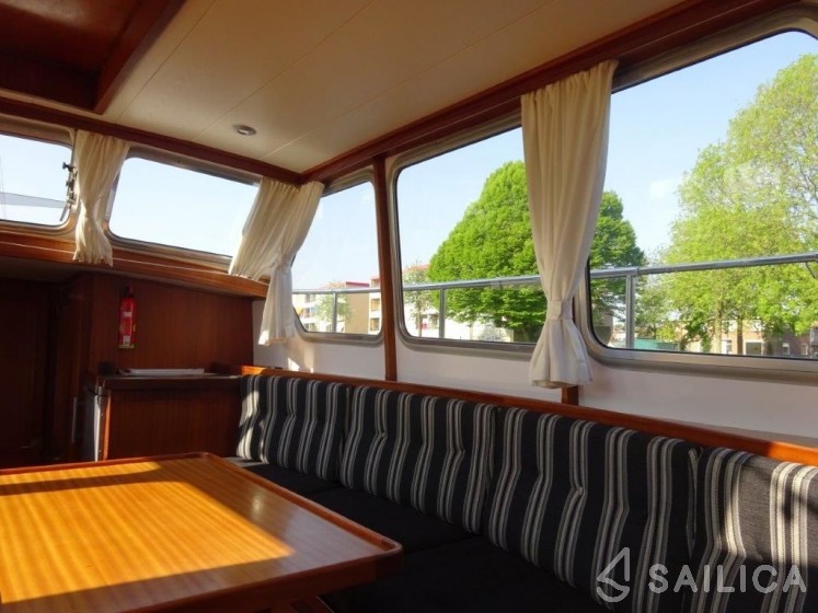 Valkkruiser Kruiser 1200 - Yacht Charter Sailica