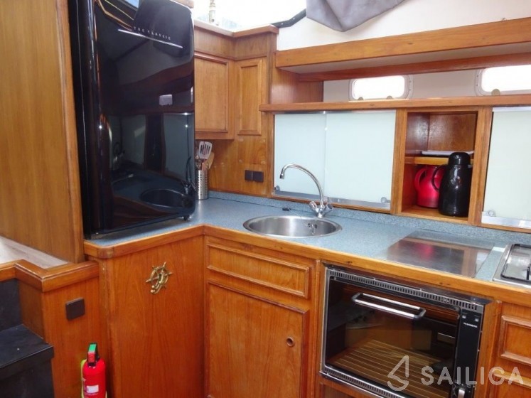 Vri-Jon 1450 - Yacht Charter Sailica