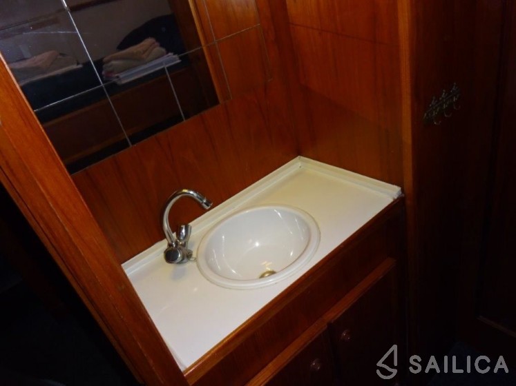 Vri-Jon 1450 - Yacht Charter Sailica
