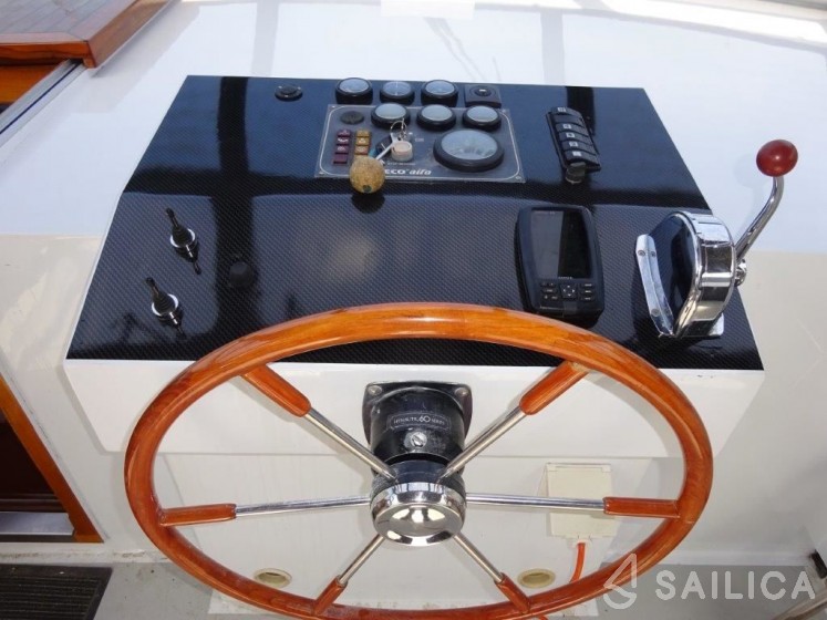 Vri-Jon 1450 - Yacht Charter Sailica
