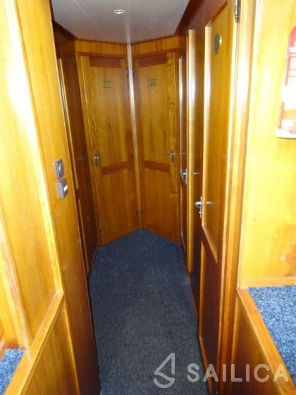 Vri-Jon 1450 - Yacht Charter Sailica