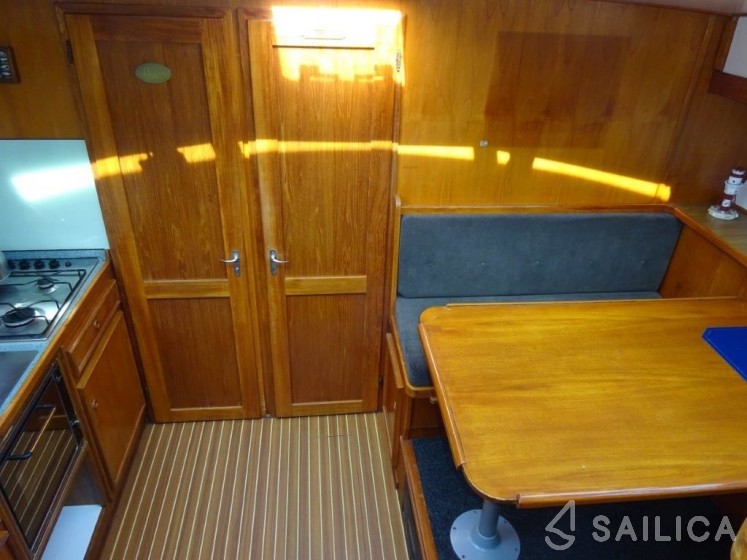 Vri-Jon 1450 - Yacht Charter Sailica