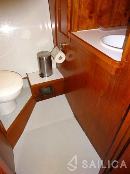 Vri-Jon 1450 - Yacht Charter Sailica