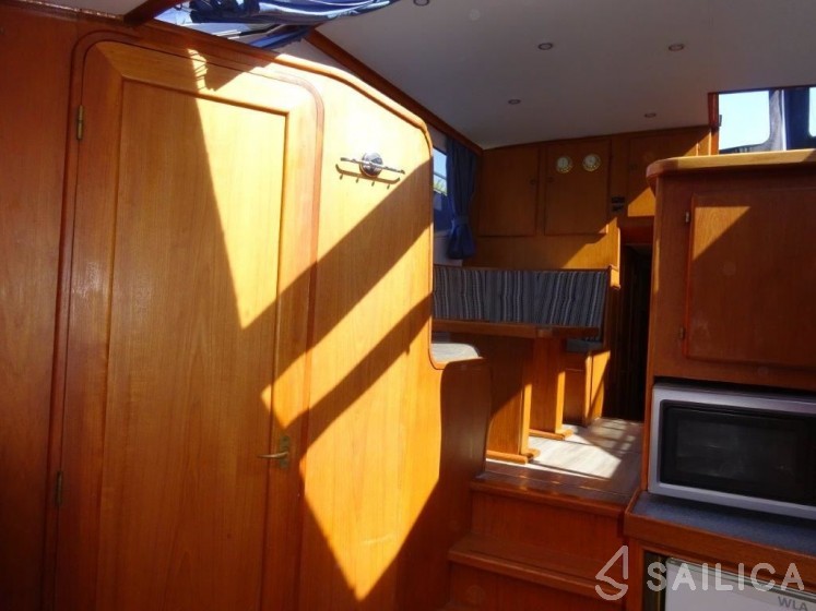 Vri-Jon Contessa - Yacht Charter Sailica