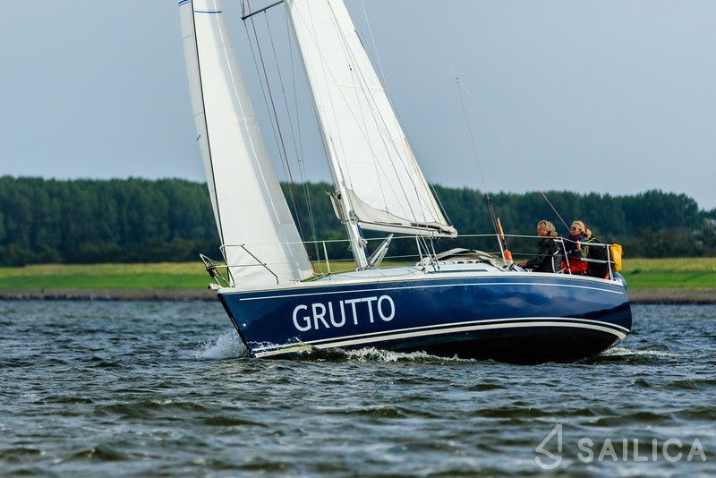 Winner 10.10 - Yacht Charter Sailica