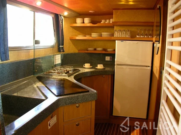 Pénichette 1180 - Yacht Charter Sailica