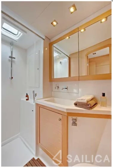 Lagoon 450 - Yacht Charter Sailica