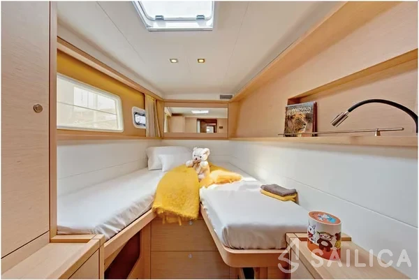 Lagoon 450 - Yacht Charter Sailica
