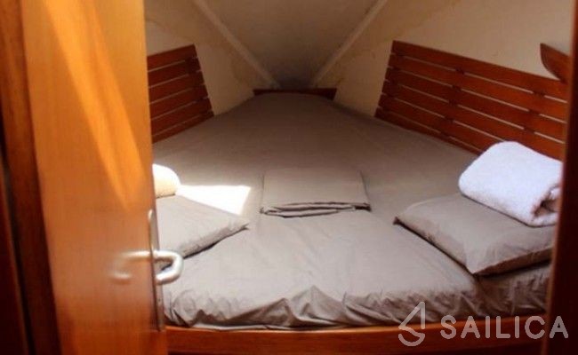 Feeling 44 - Yacht Charter Sailica