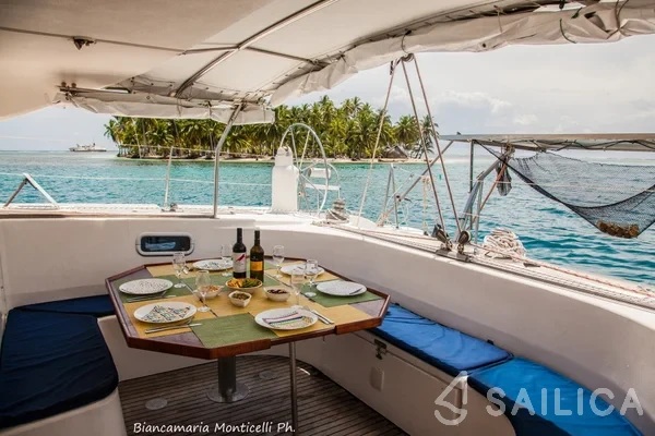 Nautitech 44 - Yacht Charter Sailica