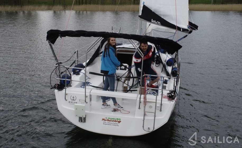 Antila 30 - Yacht Charter Sailica