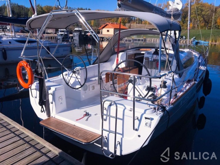 Antila 33 - Yacht Charter Sailica