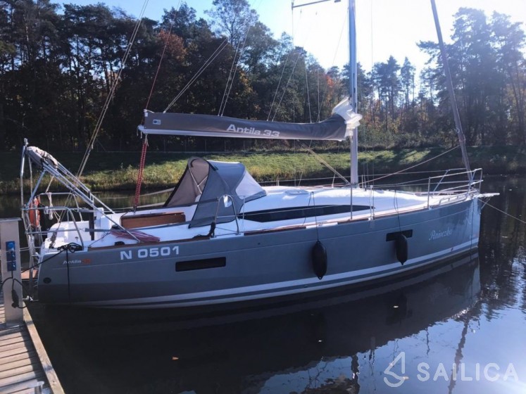 Antila 33 - Yacht Charter Sailica