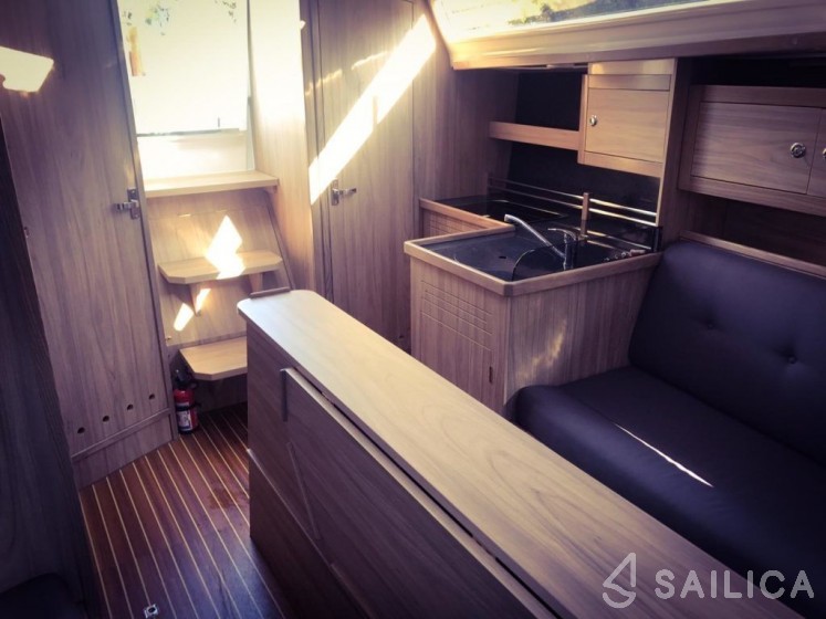 Antila 33 - Yacht Charter Sailica