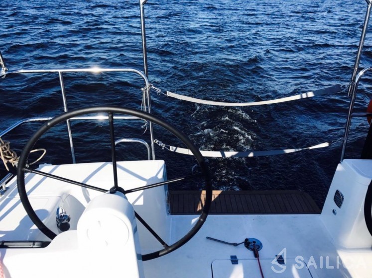 Antila 33 - Yacht Charter Sailica