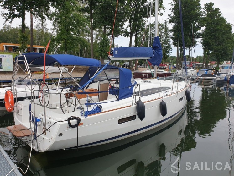 Antila 33 - Yacht Charter Sailica