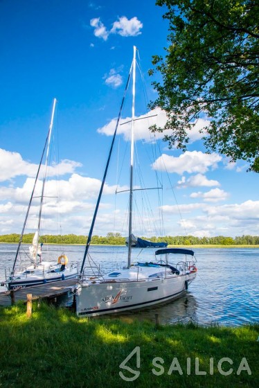Antila 33 - Yacht Charter Sailica