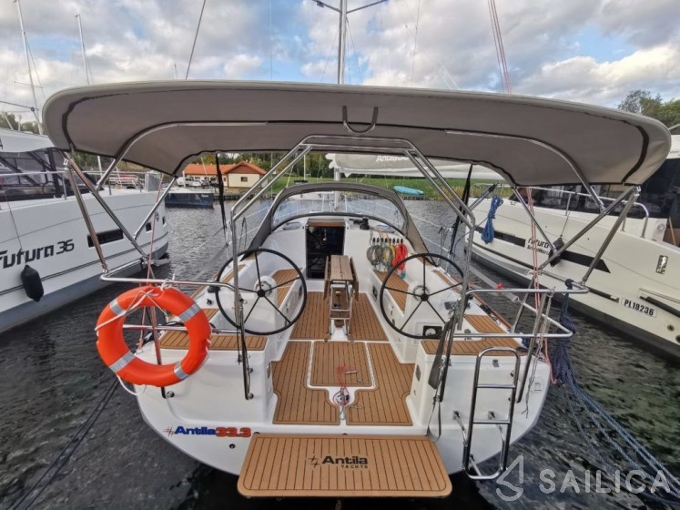 Antila 33 - Yacht Charter Sailica