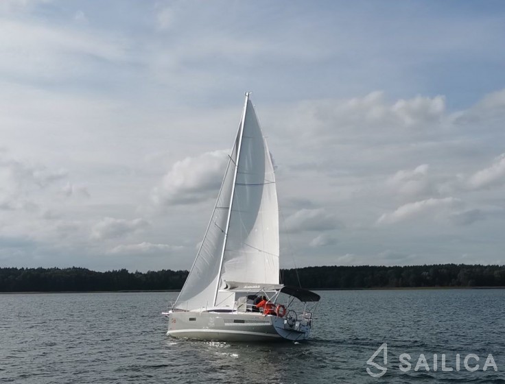 Antila 33 - Yacht Charter Sailica