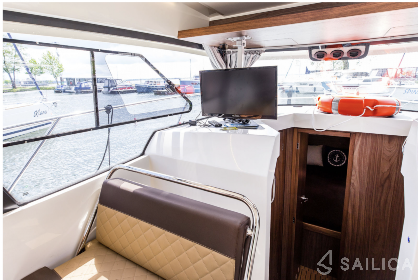 Balt 918 Titanium - Yacht Charter Sailica