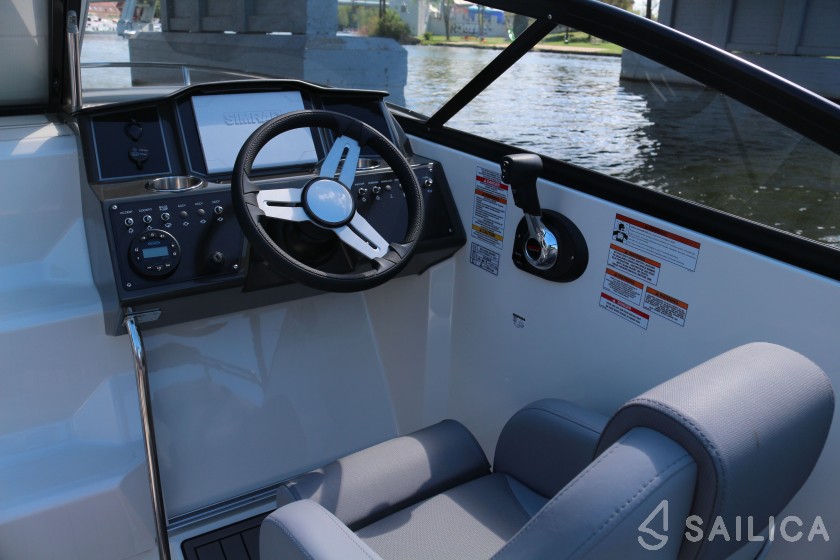 Bayliner VR5 - Yacht Charter Sailica
