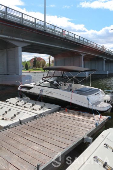 Bayliner VR5 - Yacht Charter Sailica