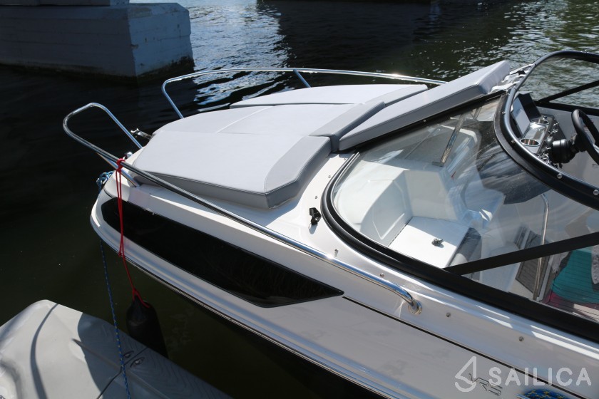 Bayliner VR5 - Yacht Charter Sailica