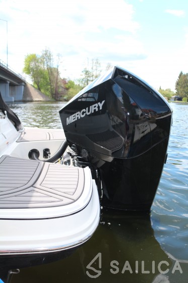 Bayliner VR5 - Yacht Charter Sailica