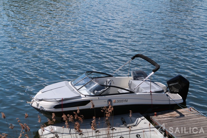 Bayliner VR5 - Yacht Charter Sailica