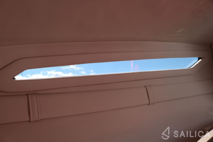 Bayliner VR5 - Yacht Charter Sailica