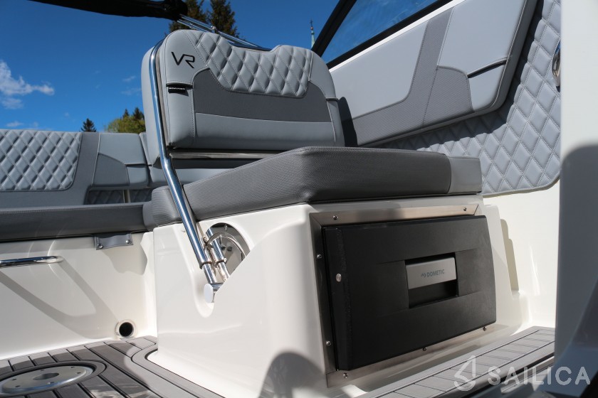 Bayliner VR5 - Yacht Charter Sailica