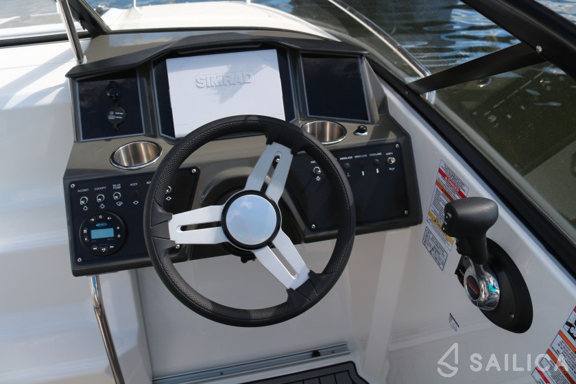 Bayliner VR5 - Yacht Charter Sailica