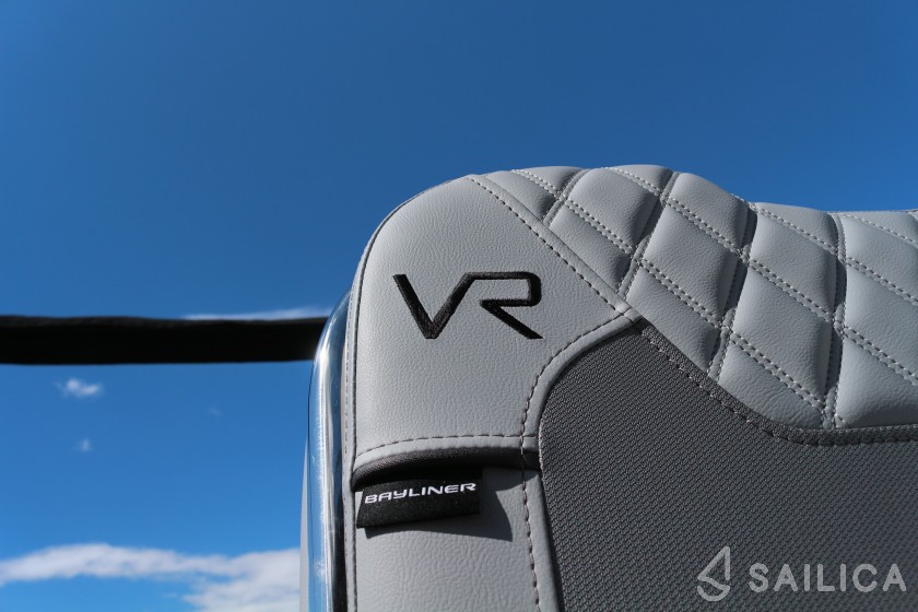 Bayliner VR5 - Yacht Charter Sailica