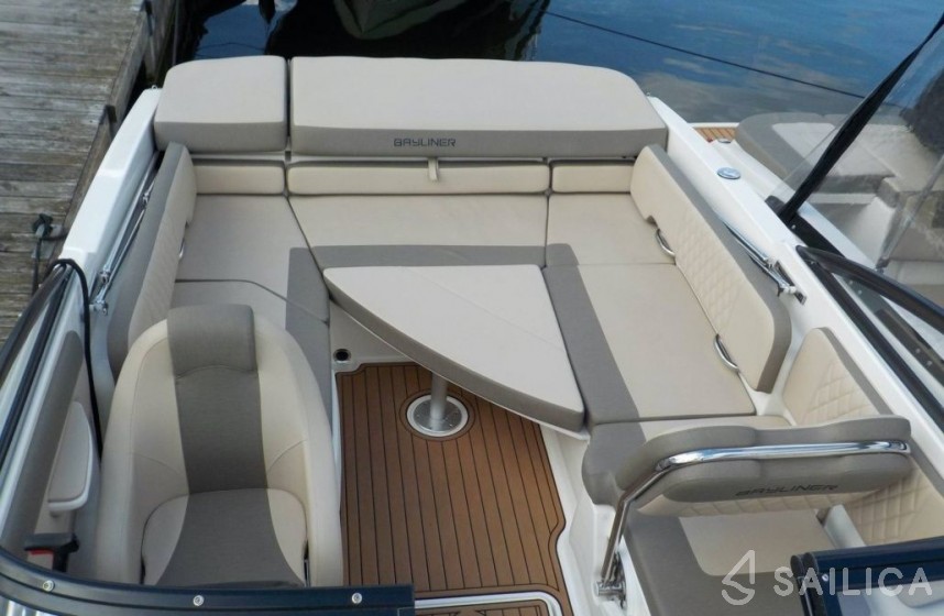 Bayliner VR6 - Yacht Charter Sailica