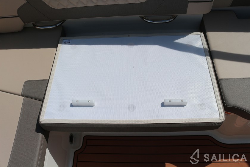 Bayliner VR6 - Yacht Charter Sailica