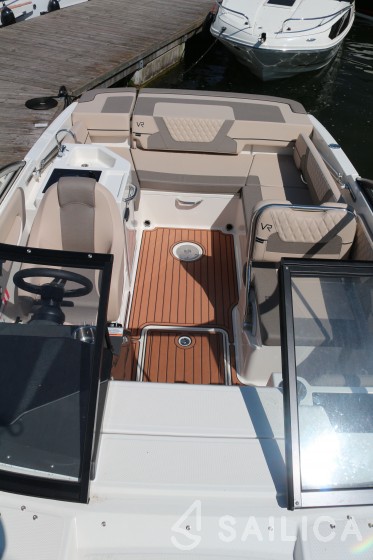 Bayliner VR6 - Yacht Charter Sailica