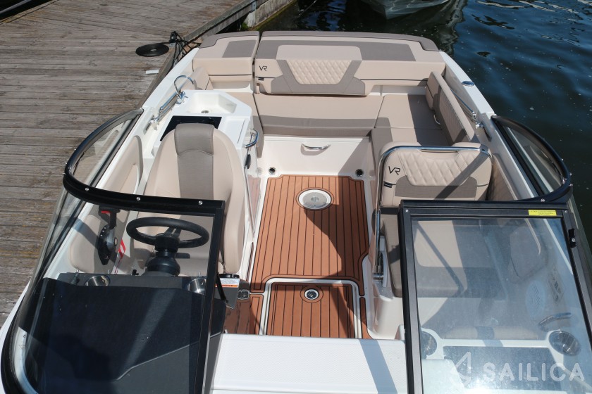 Bayliner VR6 - Yacht Charter Sailica