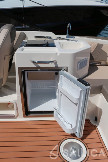 Bayliner VR6 - Yacht Charter Sailica