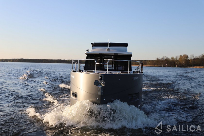 Cobra Futura 40 - Yacht Charter Sailica