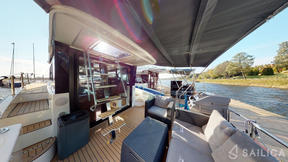 Cobra Futura 40 - Yacht Charter Sailica