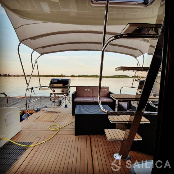 Cobra Futura 40 - Yacht Charter Sailica