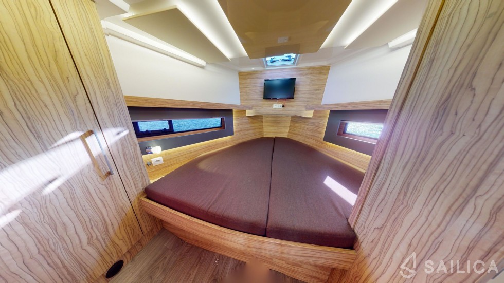Cobra Futura 40 - Yacht Charter Sailica