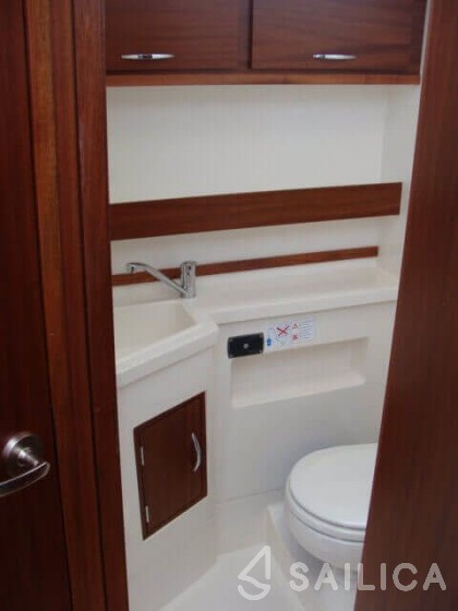 Cobra Futura 860 - Yacht Charter Sailica