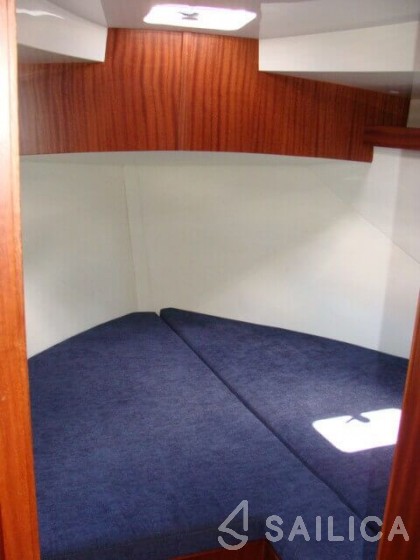 Cobra Futura 860 - Yacht Charter Sailica