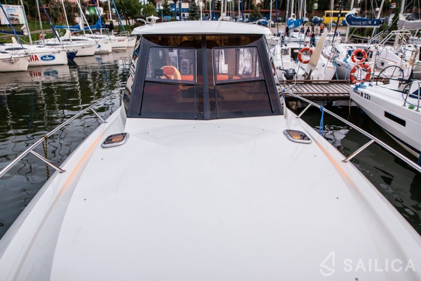 Cobra Futura 900 - Yacht Charter Sailica